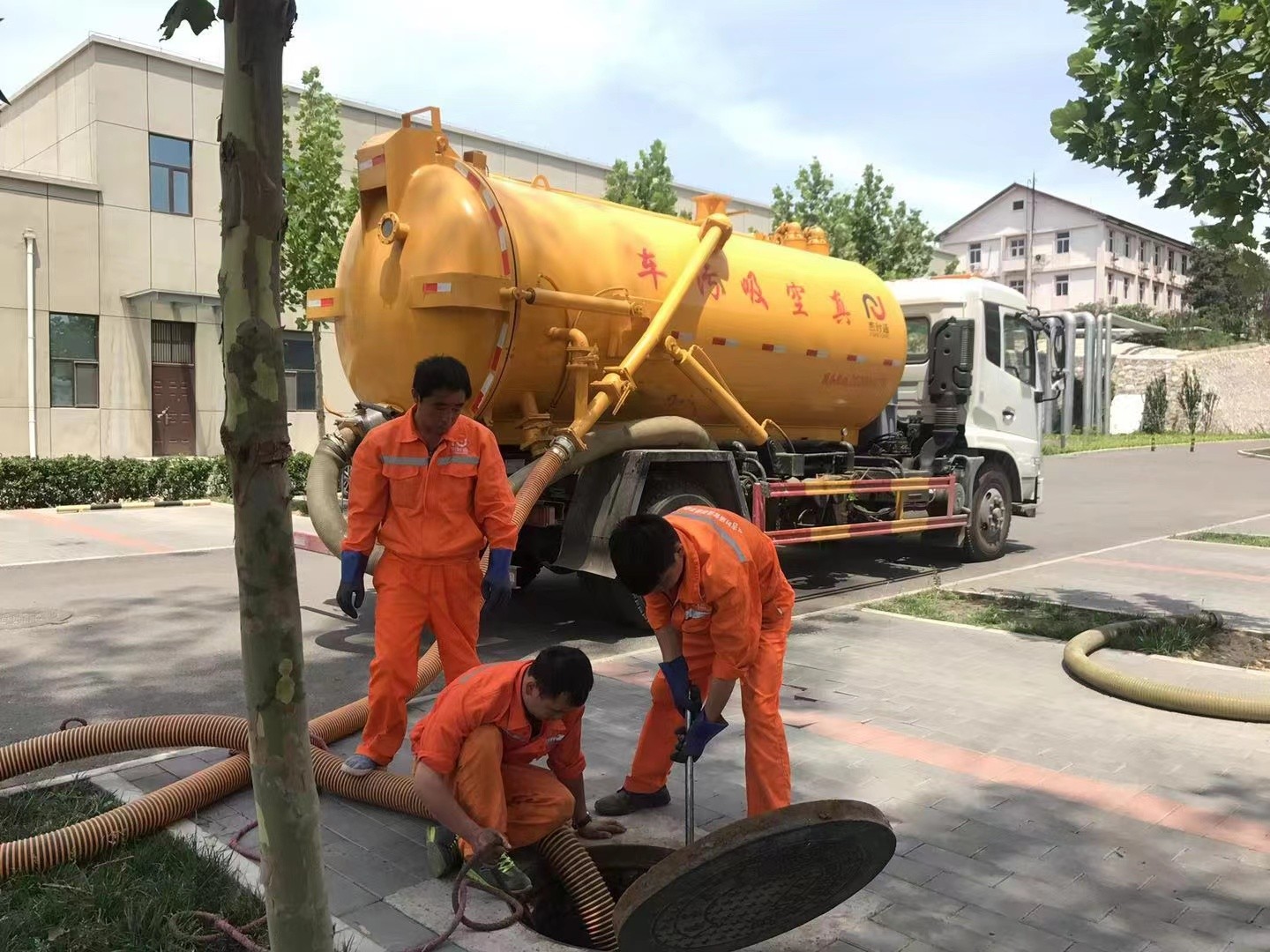 钟祥化粪池清理与5-8吨吸粪车施工效率分析